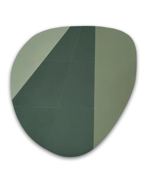Tapete orgânico em veludo Hive na cor verde com design exclusivo e formato assimétrico