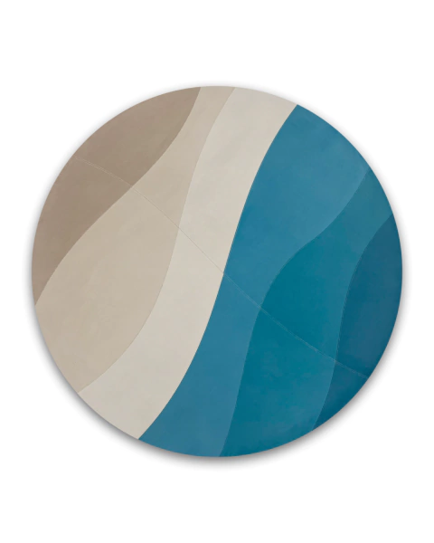 Tapete redondo para sala nas cores bege e azul com design ondulado da Coleção Wave