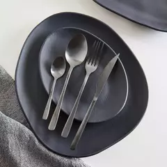 SET DE CUBIERTOS DE 16 PIEZAS LINEA BEAN NEGRO en internet