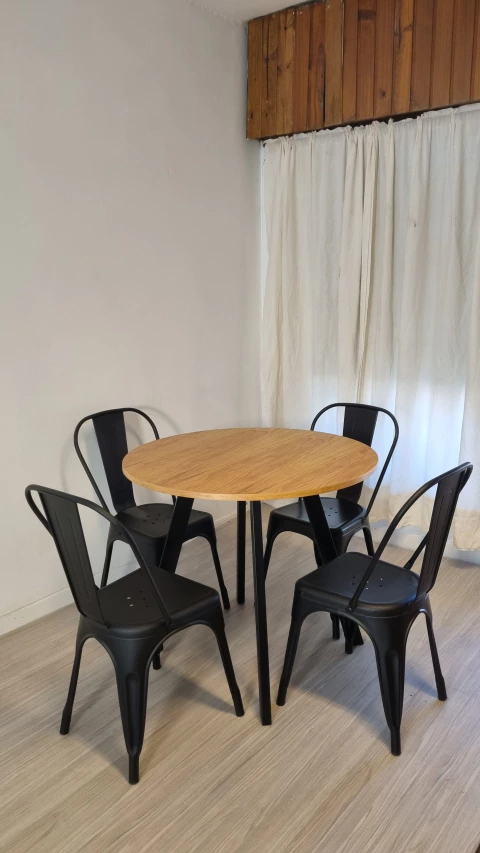 MESA ANDES + 4 TOLIX