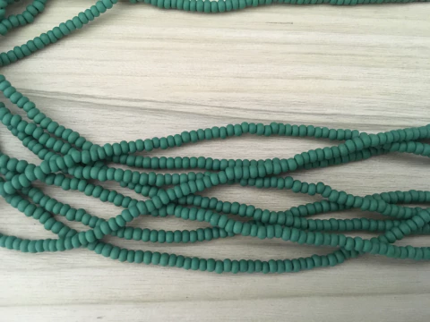 Mostacilla Checa 11/0 - 2mm Mate Verde (1 tira Aprox.50cm) - comprar online