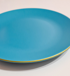 Prato Raso Azul Turquesa com Borda Dourada Coleção Shine - comprar online
