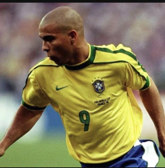 Camiseta Brasil 2002 titular #9 Ronaldo - comprar online