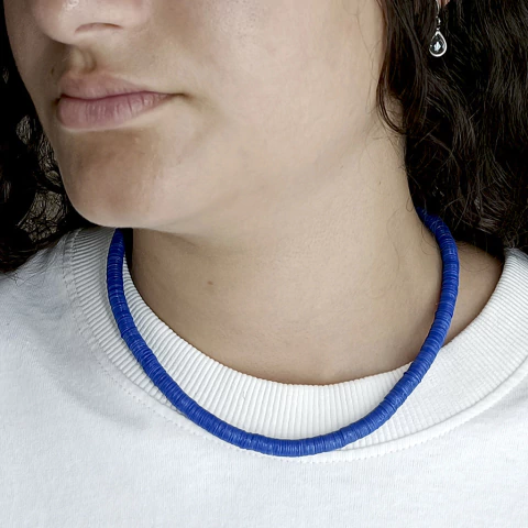 Colar com Paetês Reutilizados azul royal - estúdio marcha - comprar online