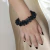 pulseira cascata com reguladores plásticos reutilizados na cor preta* Alex Cassimiro * Estúdio M A R C H A - loja online