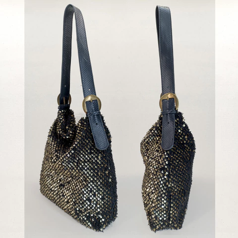 Bolsa de ombro hobo bag em pelúcia bordada com paetê e alças em couro - estúdio marcha - comprar online
