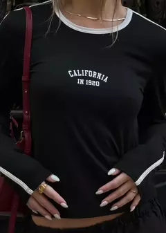 Imagen de Remera modal soft m-larga doble estampado guía combi #1500-3 «California in 1920»