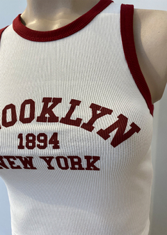 Musculosa morley capri combi estampado “Brooklyn 1984” #1010-E - Edna Modas