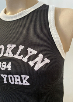 Musculosa morley capri combi estampado “Brooklyn 1984” #1010-E - comprar online