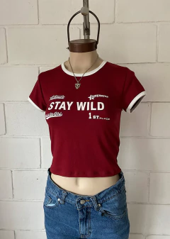 Remera modal soft estampado c-guía combi “Stay Wild” #1050
