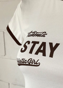 Remera modal soft estampado c-guía combi “Stay Wild” #1050 - comprar online