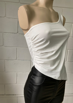 Top modal soft 1 hombro c-frunce lateral y tajo en pico #2157-2 - Edna Modas