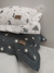 COMBO ALCOLCHADO REVERSIBLE GRIS CEMENTO A ESTRELLAS BLANCAS CON CEMENTO + ALMOHADON COMBINADO - Las Cosas de Albertas