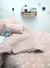 COMBO ALCOLCHADO REVERSIBLE ROSA A ESTRELLAS BLANCAS CON ROSA + ALMOHADON COMBINADO - comprar online