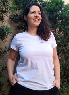 T-SHIRT FEMININA BRANCA - Algodão sustentável - comprar online