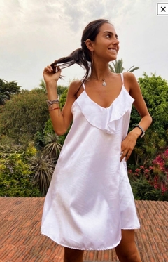 Vestido Miranda De Crepe Marroquein Con Volado En El Frente Art 5157