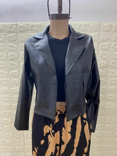 Blazer corto engomado con solapa un botón. Art: 9666 - tienda online