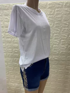 Remera Básica escote en U de Algodón peinado con tajitos a los costados. Art: 3725 en internet