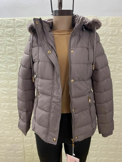 Campera Puffer con capucha desmontable forrada en pielcita. Art: 7288