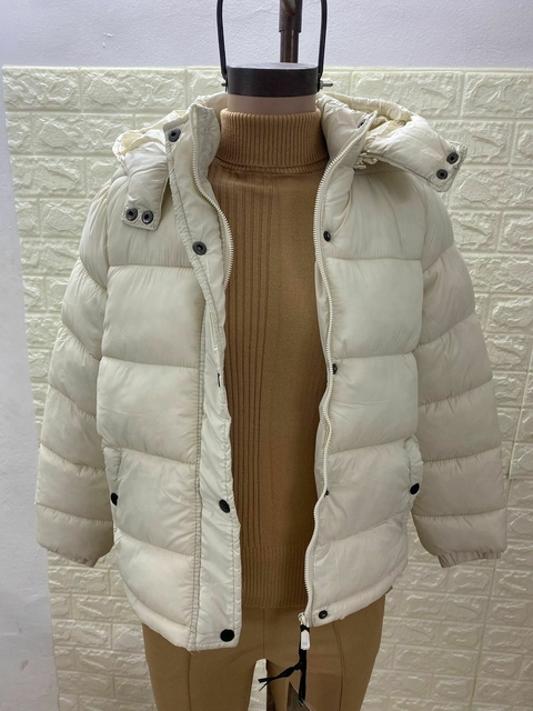 Campera puffer con capucha desmontable. Art: 7311