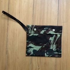 Bolsinha Impermeável Camuflada