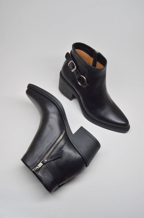 BOTA MERLOT CUERO NEGRO