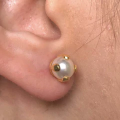 Brinco De Pérola Com Detalhe Dourado Folheado - comprar online