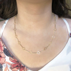 Colar Com Corrente Detalhada Com Flor Vazada Folheado Em Ouro 18k - comprar online