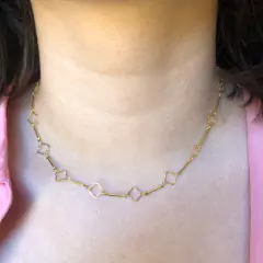 Colar Curto Flor Vazada Folheada Em Ouro 18k - comprar online