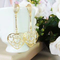 Brinco Médio Com Corações Vazados Folheado na internet