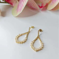 Brinco Em Gota Trabalhado Em Zircônias na internet