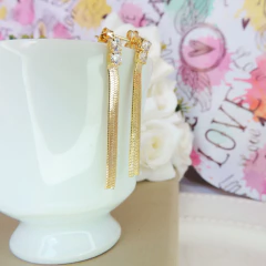 Imagem do Brinco De Fita Com Zircônia Folheado A Ouro 18k