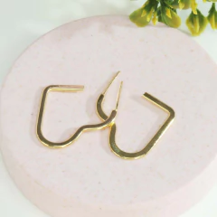 Imagem do Brinco Argola De Coração Em Chapa Folheado A Ouro 18k