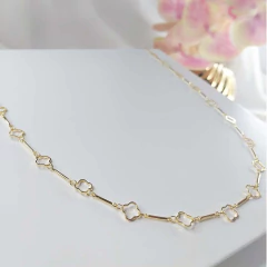 Imagem do Colar Com Corrente Detalhada Com Flor Vazada Folheado Em Ouro 18k