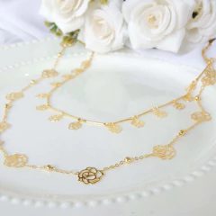 Colar Com Corrente Com Mini Flores Folheado Em Ouro 18k - BIDU SHOP