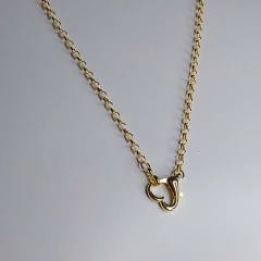 Colar Com Corrente Dourada E Fecho De Coração na internet