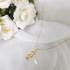 Colar Com Pingente De Menino Folheado Em Ouro 18k