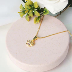 Imagem do Colar Pingente Patinha De Cachorro Colorida Folheado A Ouro 18k