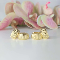 Duo De Argolas Grossas Trabalhadas Folheado Em 18k na internet