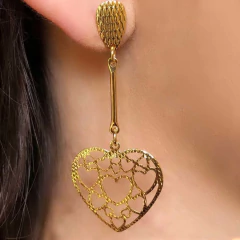 Brinco Médio Com Corações Vazados Folheado - loja online