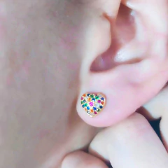 Brinco Pequeno De Coração Com Zircônias Colorido Folheado A Ouro 18k - loja online