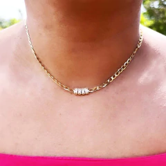 Choker De Corrente Chapada Com Zircônias Ao Centro Folheado A Ouro 18k - comprar online