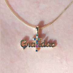 Colar Pingente Gratidão Cruz Colorida Folheado A Ouro 18k - loja online