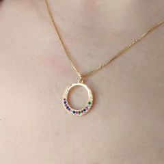 Colar De Circulo Com Metade Em Zircônia Colorida Folheado A Ouro 18k - comprar online