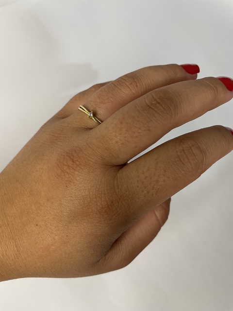Anel feminino pedra mini