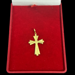 Pingente cruz catolica vazada - IMPÉRIO DO CORDÃO