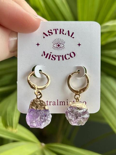 Brinco de Ametista Bruta Dourado - Intuição e Proteção - comprar online