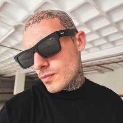 MONSTER - POLARIZADO na internet