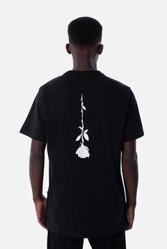 CAMISETA REGULAR APPROVE UPSIDEDOWN ROSE PRETO | 0236 na internet