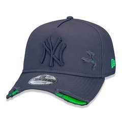 BONE NEW ERA 940 AF STRAPBACK DESTROYED NEW YORK YANKEES CINZA | MBI19BON115